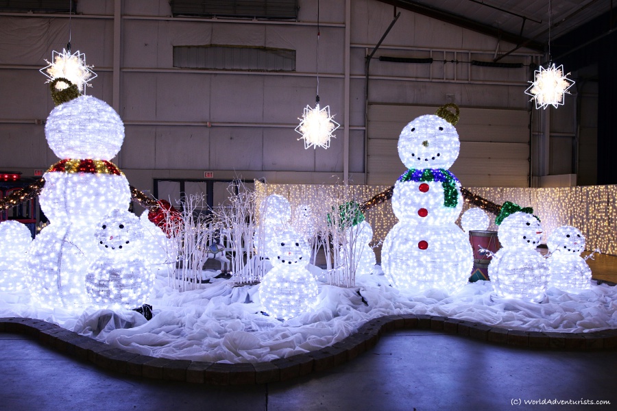 Snowmen Christmas light display